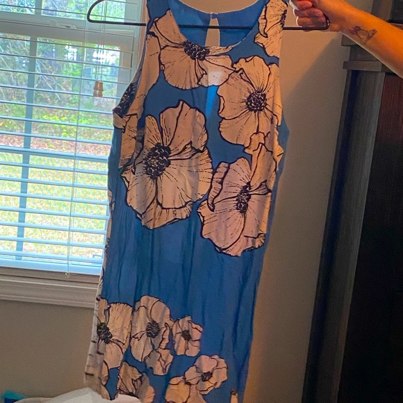 Dress - Picture 1 of 2